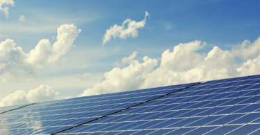IKEA: SOLSTRÅLE bietet neue Ladestation für Elektroautos, Ingka baut neue Solaranlagen