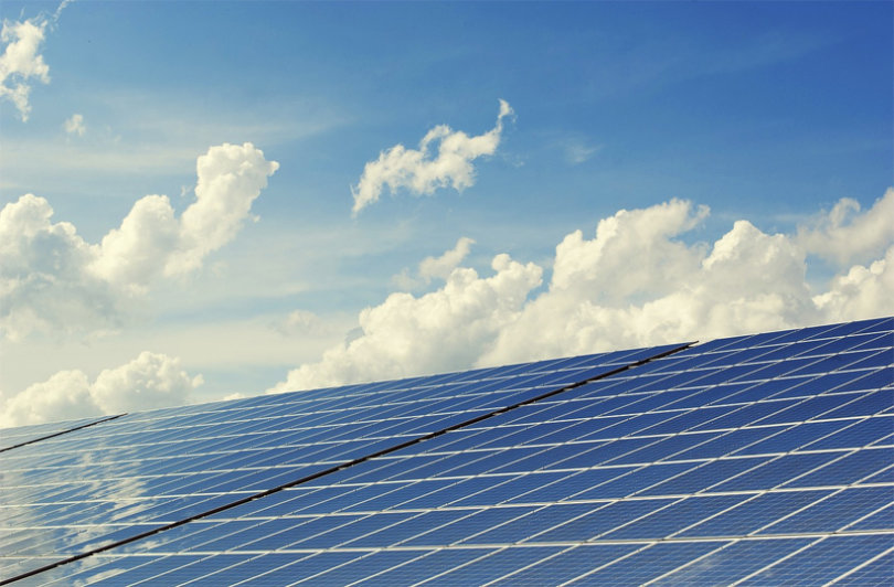 IKEA: SOLSTRÅLE bietet neue Ladestation für Elektroautos, Ingka baut neue Solaranlagen